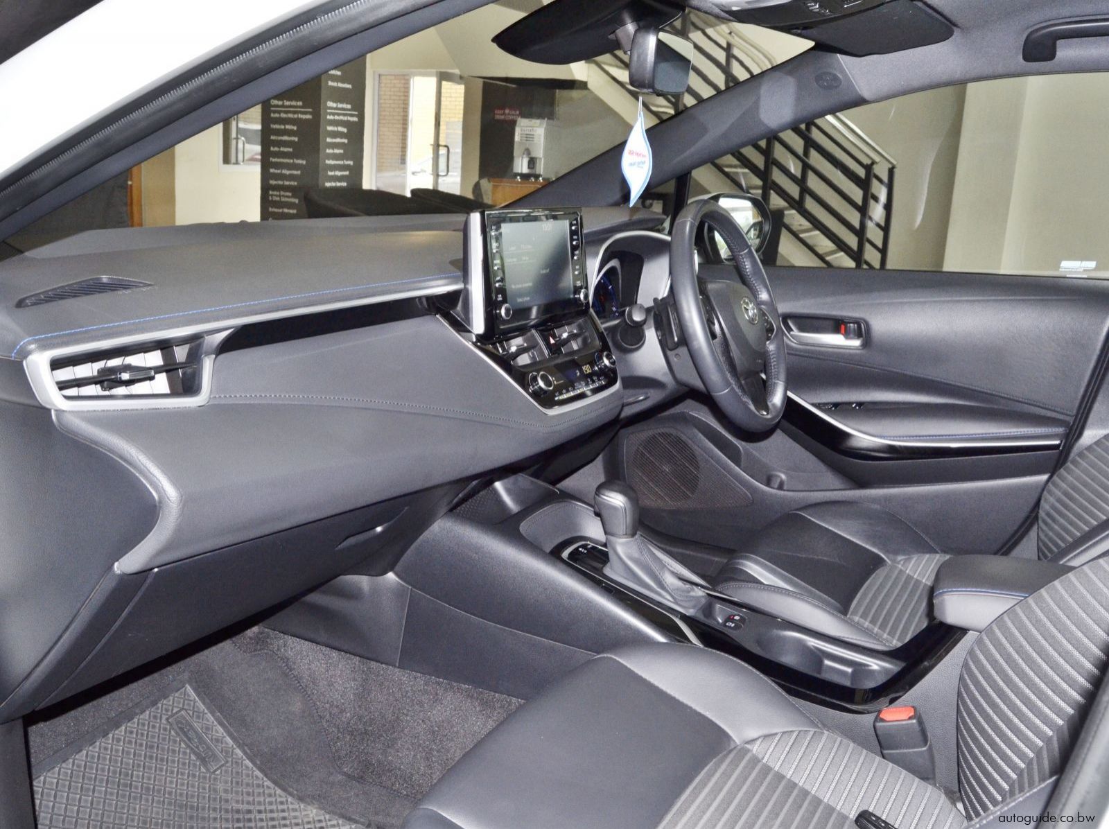 2020 Toyota Corolla XR pictures