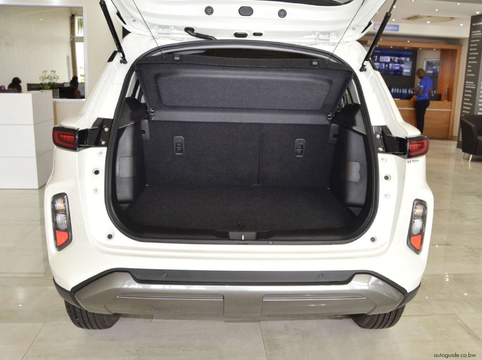 2025 Toyota Urban Cruiser XR pictures