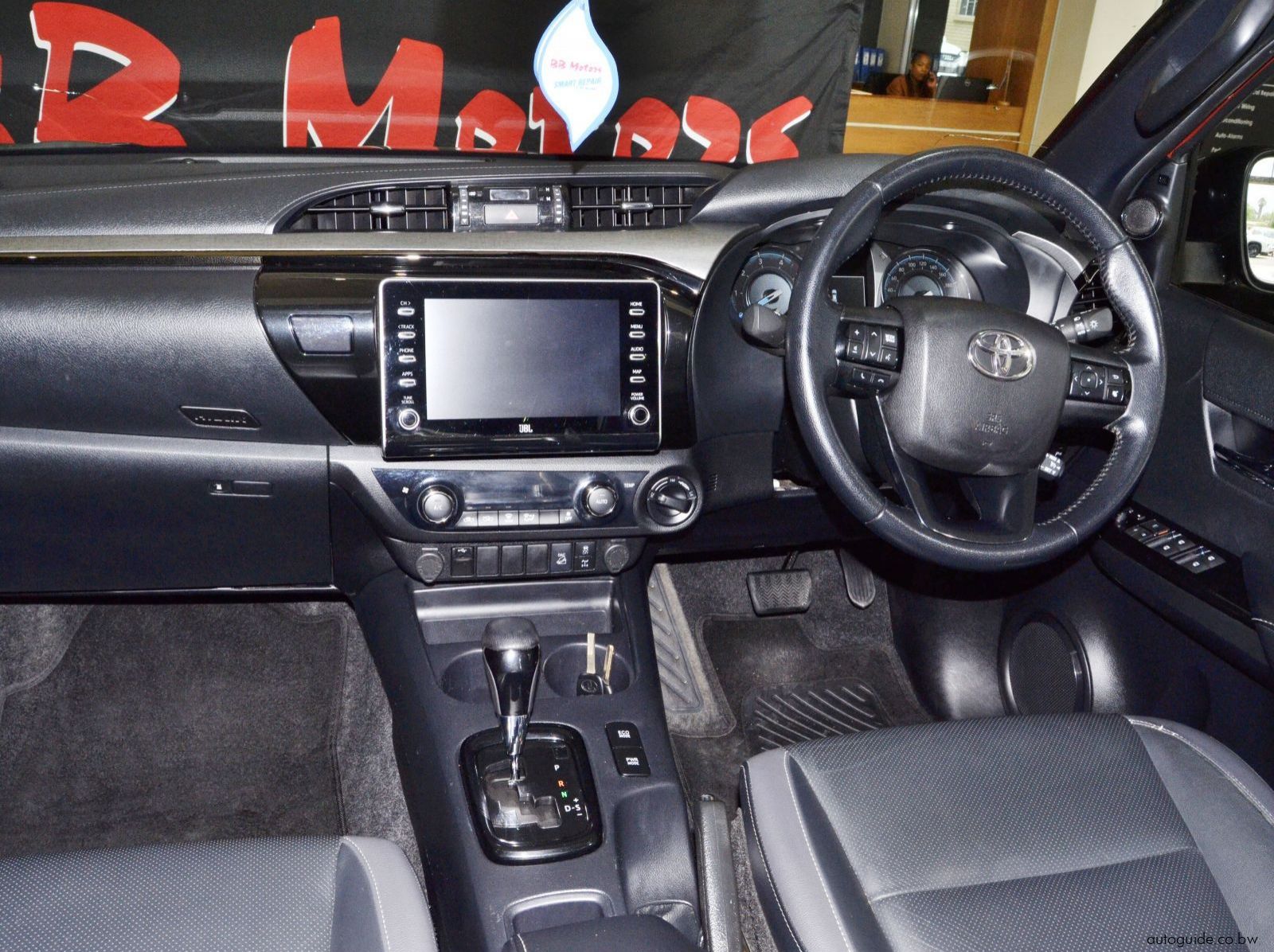 2021 Toyota Hilux Legend RS pictures