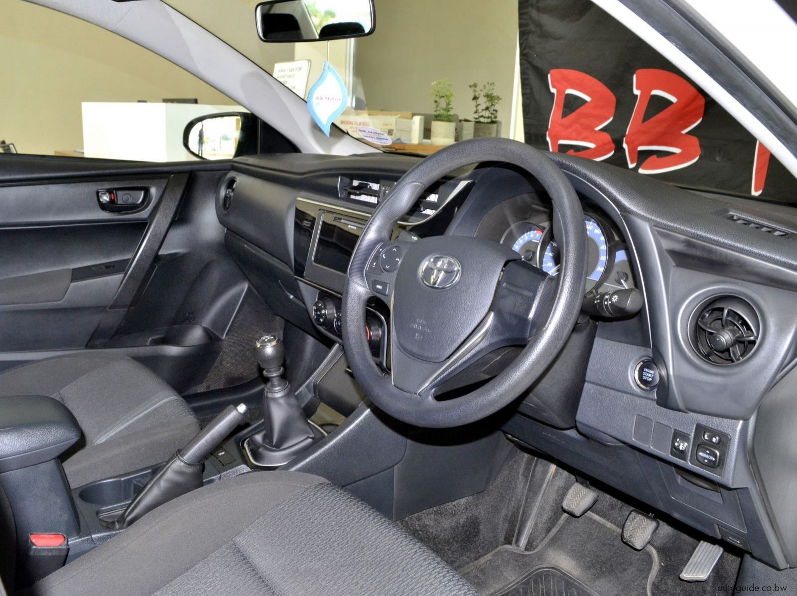 2023 Toyota Corolla Quest pictures