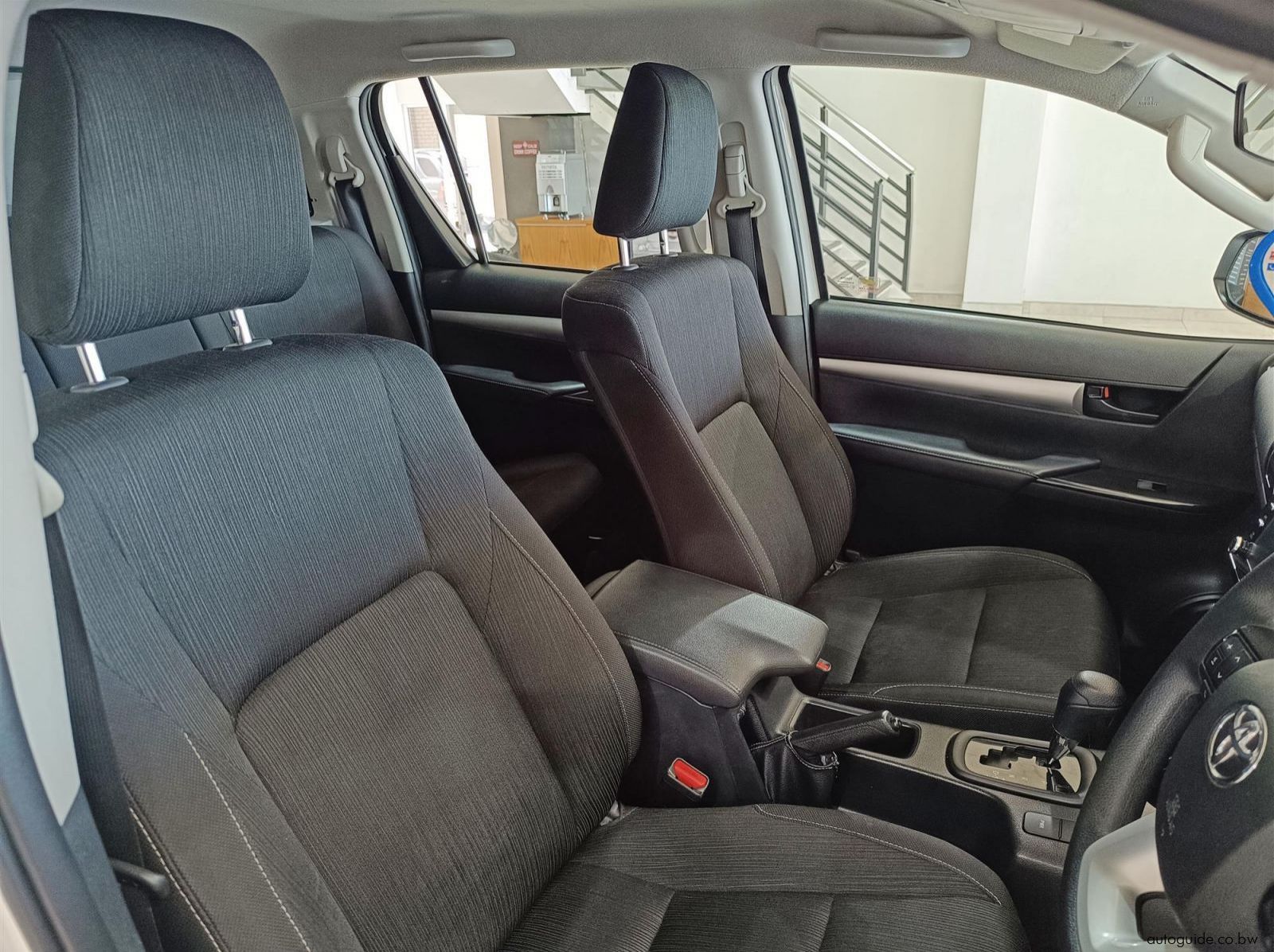 2024 Toyota Hilux Raider GD-6 2.4 4x4 AT pictures