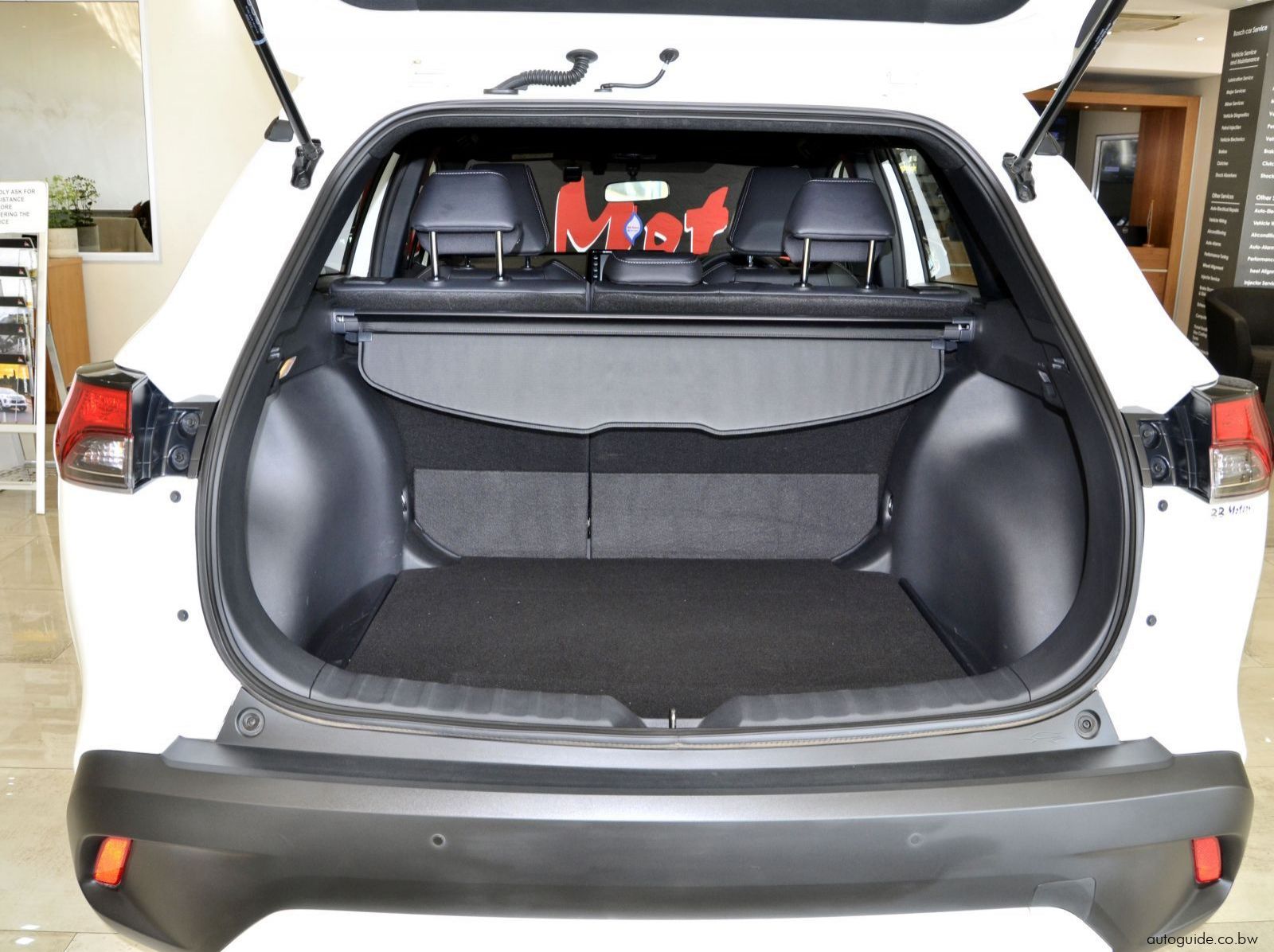 2024 Toyota Corolla Cross XS Hybrid pictures