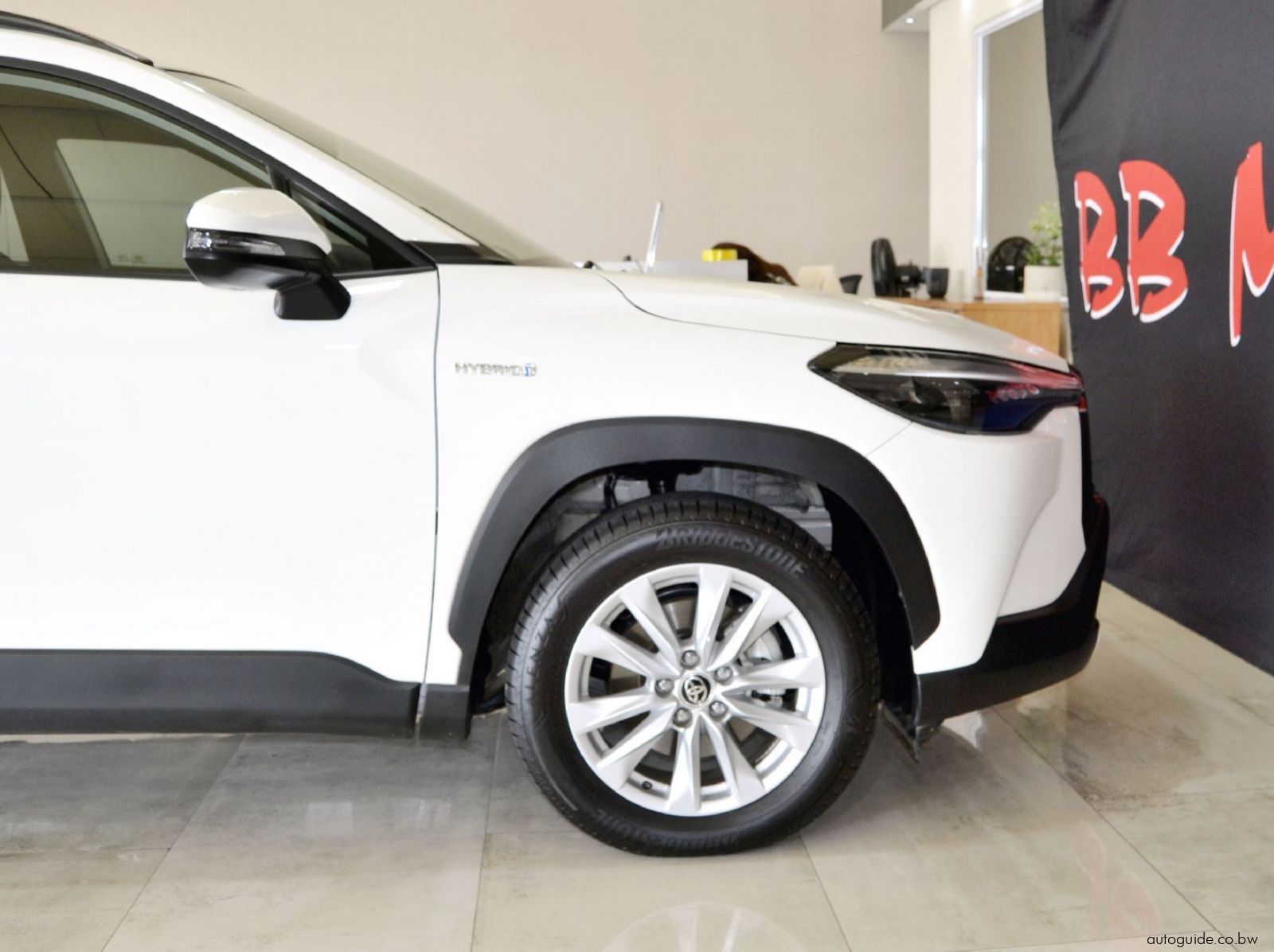 2024 Toyota Corolla Cross XS Hybrid pictures