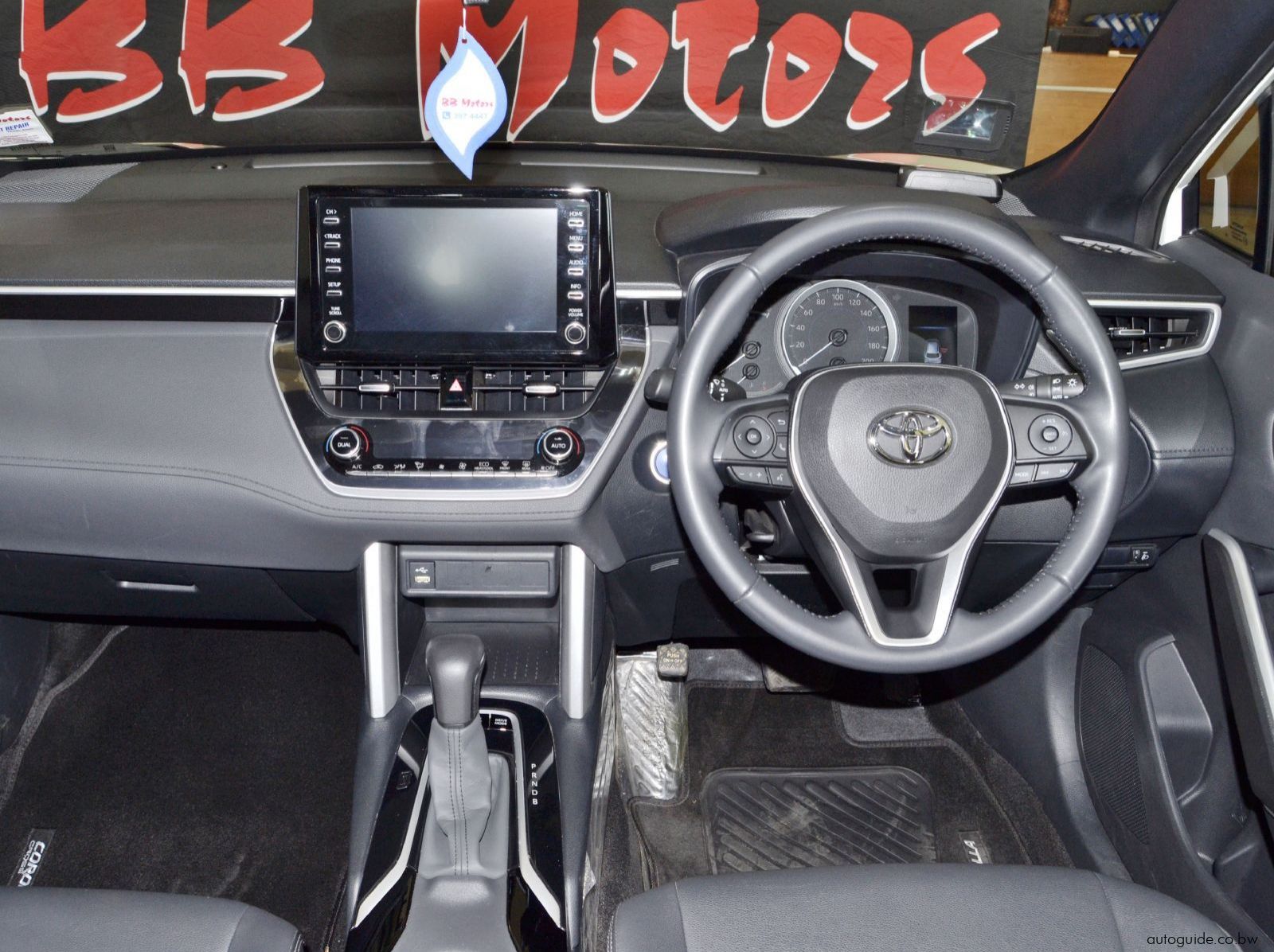 2024 Toyota Corolla Cross XS Hybrid pictures
