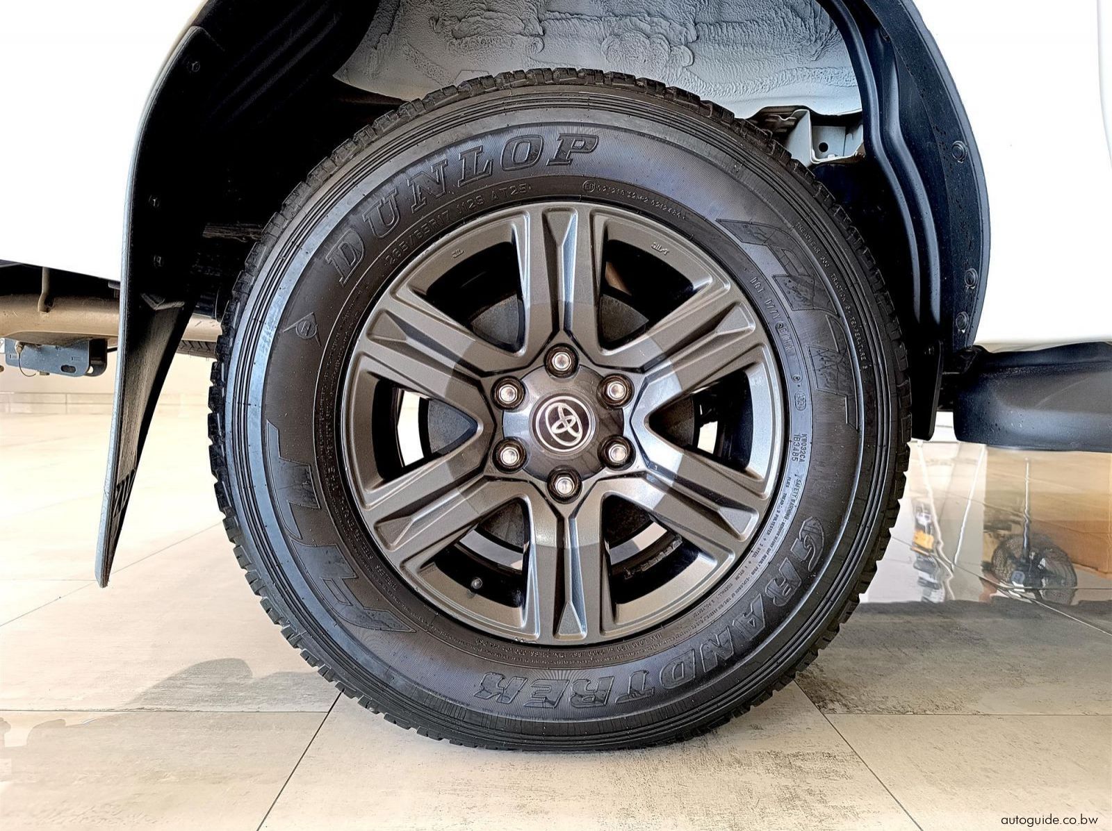 2023 Toyota Hilux Raider GD-6 2.4 4x4 AT pictures