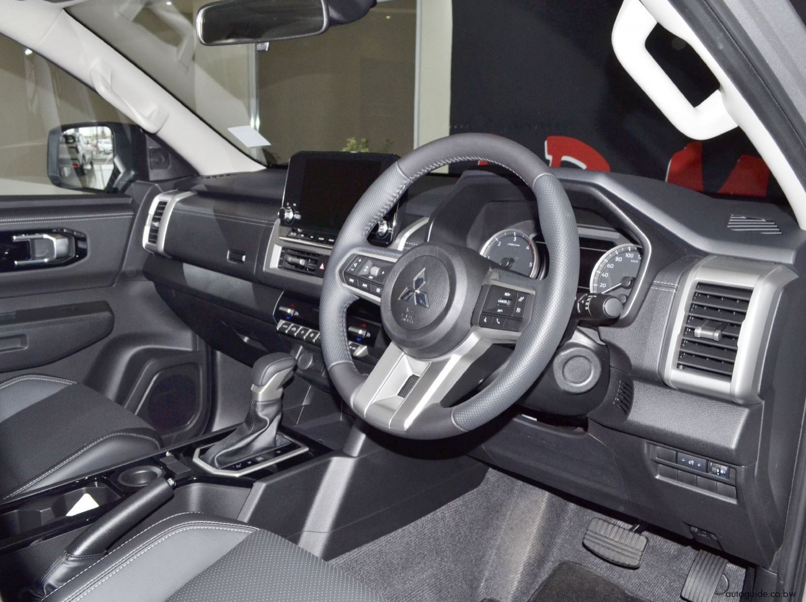 2025 Mitsubishi Triton - A/T - 4x2 pictures