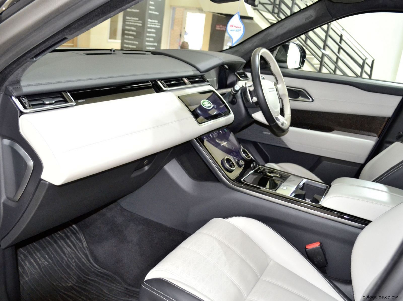 2018 Range Rover Velar R-Dynamic D300 HSE pictures