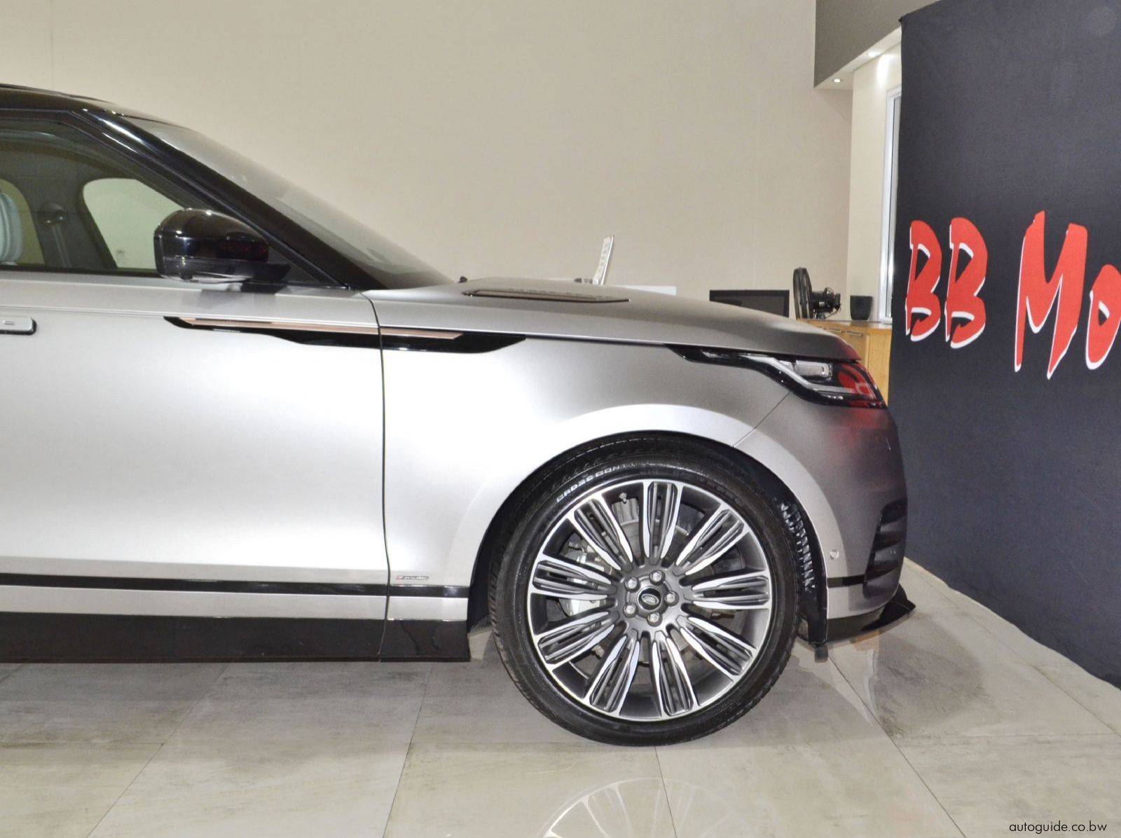 2018 Range Rover Velar R-Dynamic D300 HSE pictures