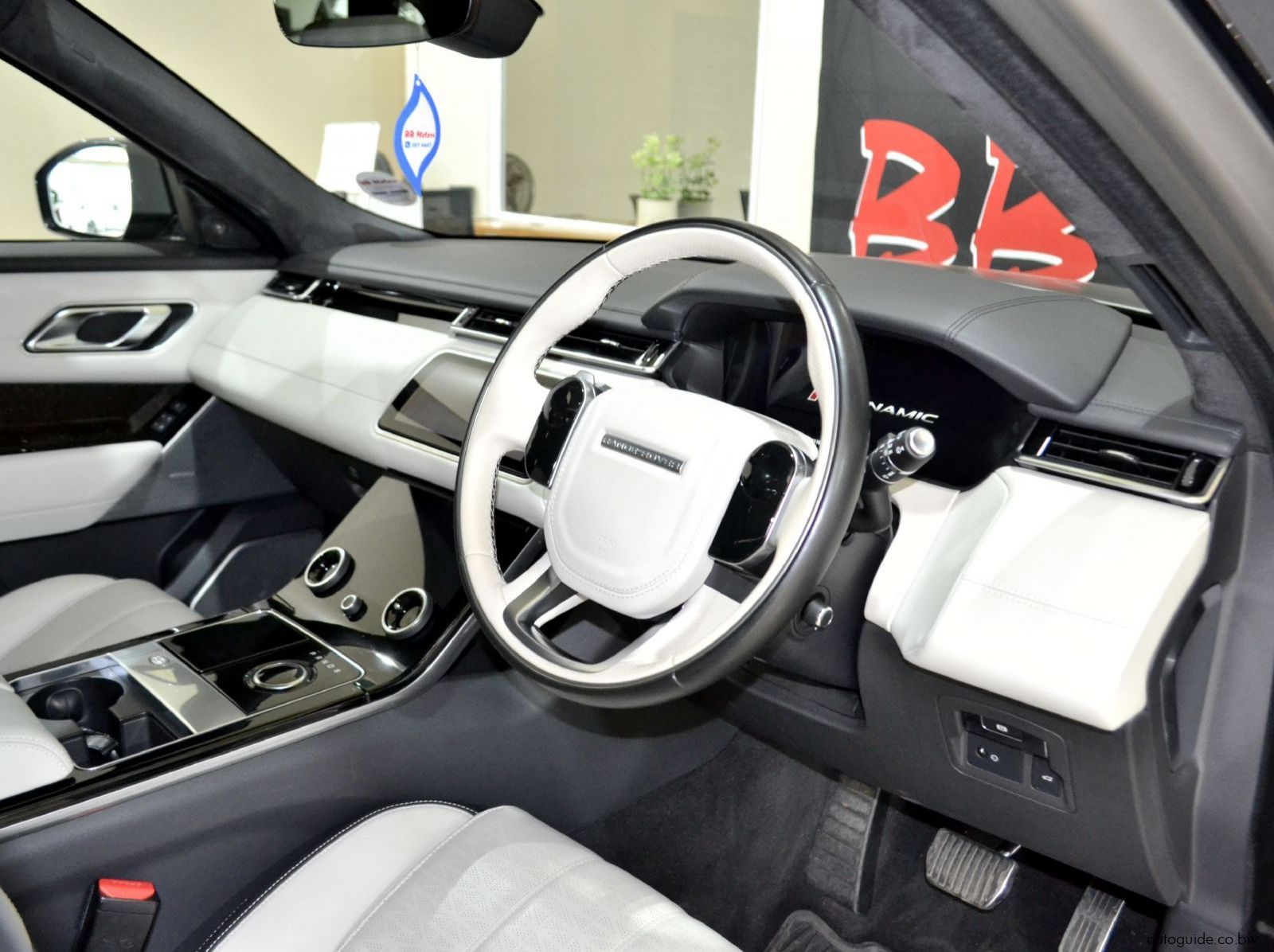 2018 Range Rover Velar R-Dynamic D300 HSE pictures