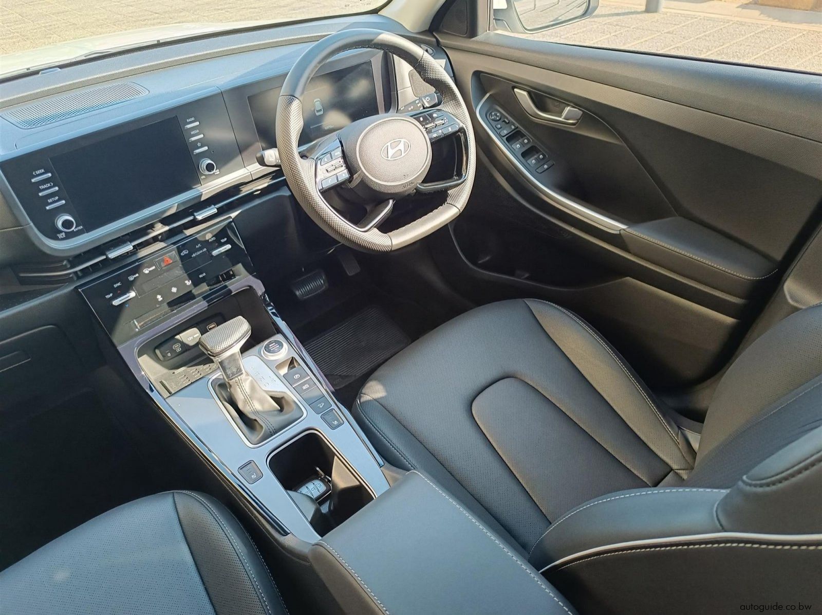 2026 Hyundai Alcazar Elite 7 Seater pictures