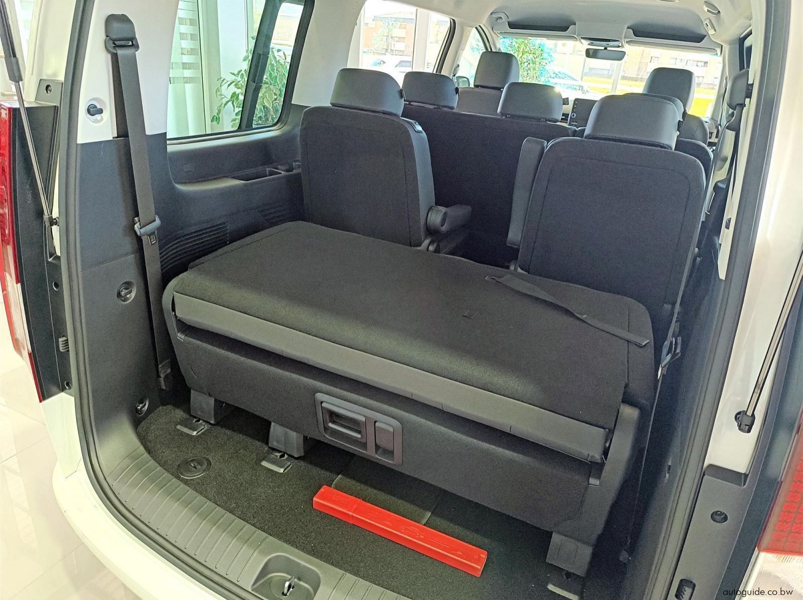 2026 Hyundai Staria R2.2D 11S Executive Bus pictures