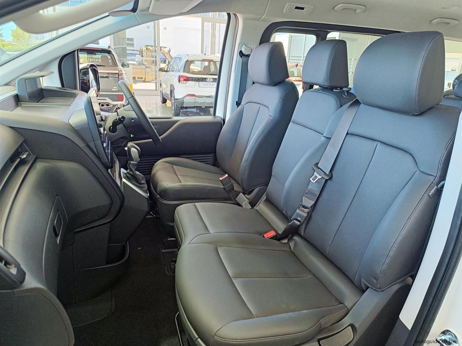2026 Hyundai Staria R2.2D 11S Executive Bus pictures