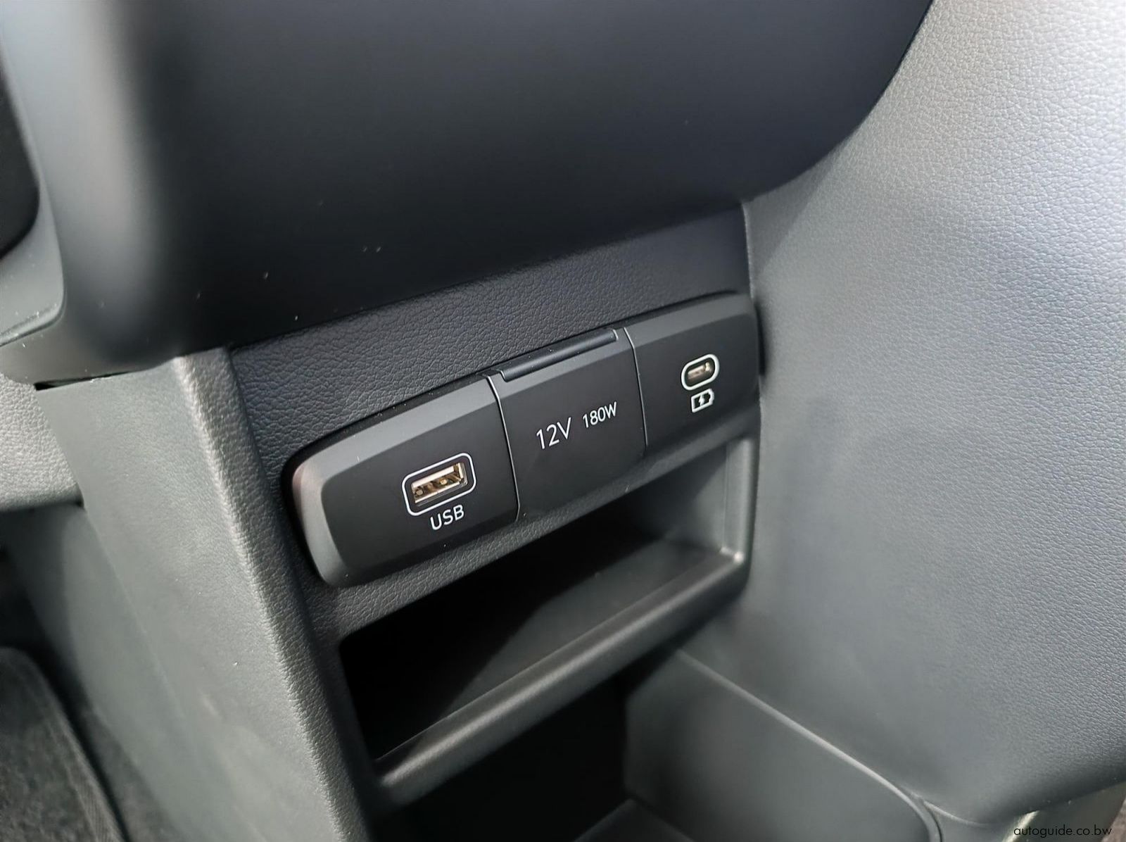 2026 Hyundai Staria R2.2D 11S Executive Bus pictures
