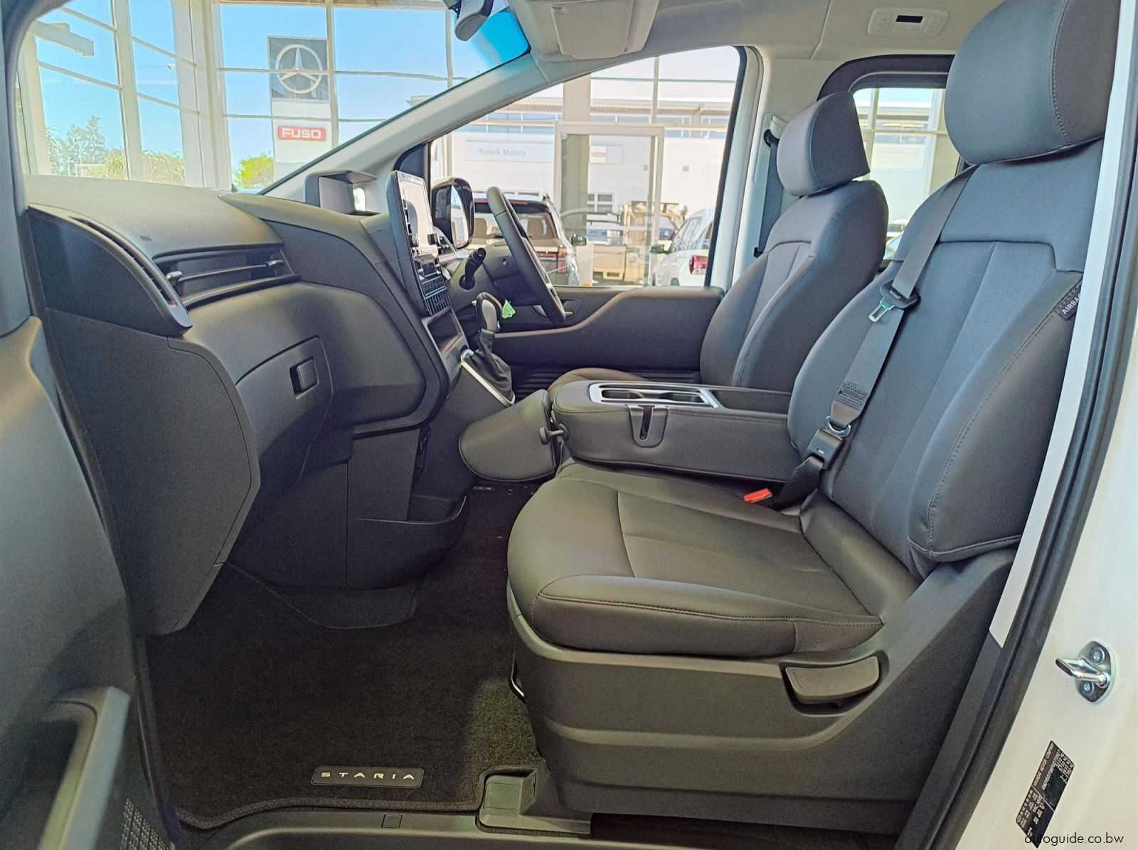 2026 Hyundai Staria R2.2D 11S Executive Bus pictures