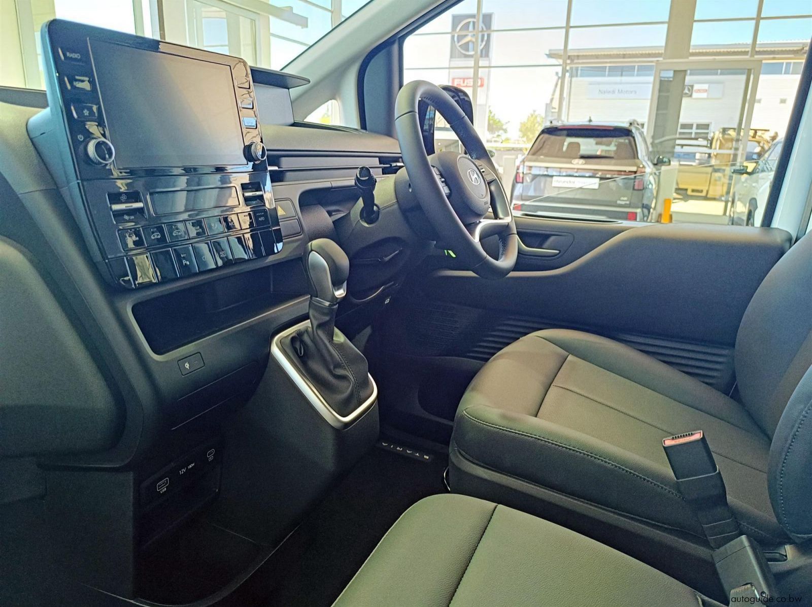 2026 Hyundai Staria R2.2D 11S Executive Bus pictures