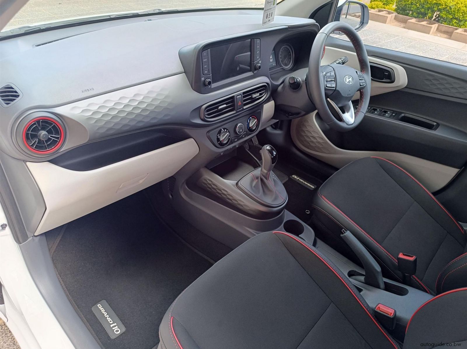 2025 Hyundai Grand i10 1.2 Executive Sedan pictures