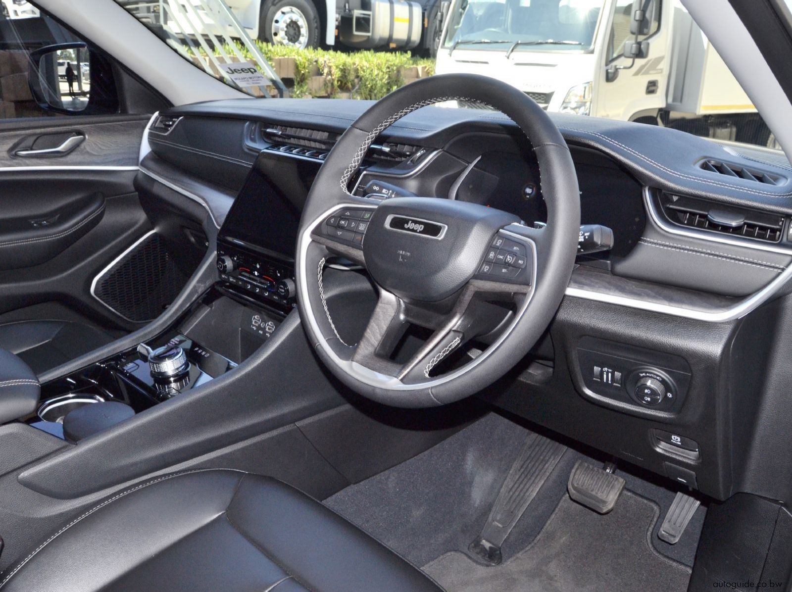 2025 Jeep Grand Cherokee Limited - 5 Seater  pictures