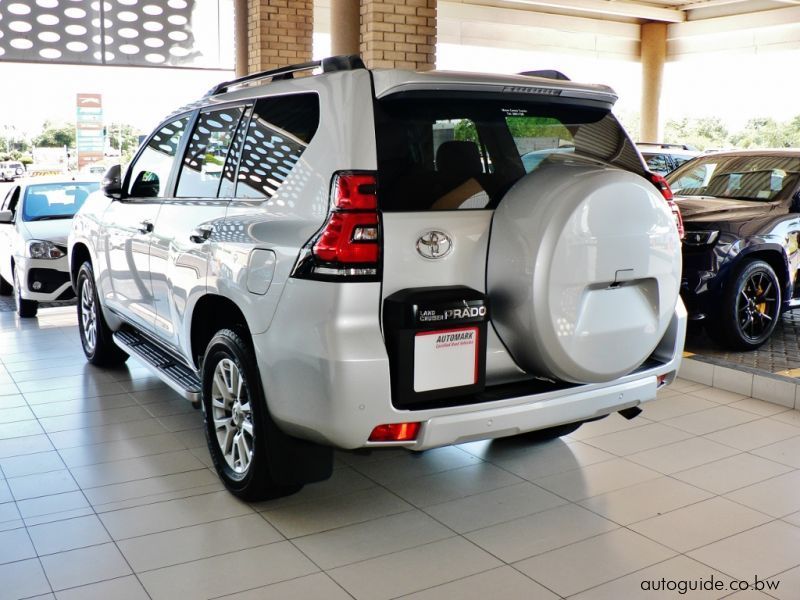 18 Toyota Land Cruiser Prado Vx L For Sale 13 700 Km Automatic Transmission Motor Centre Toyota