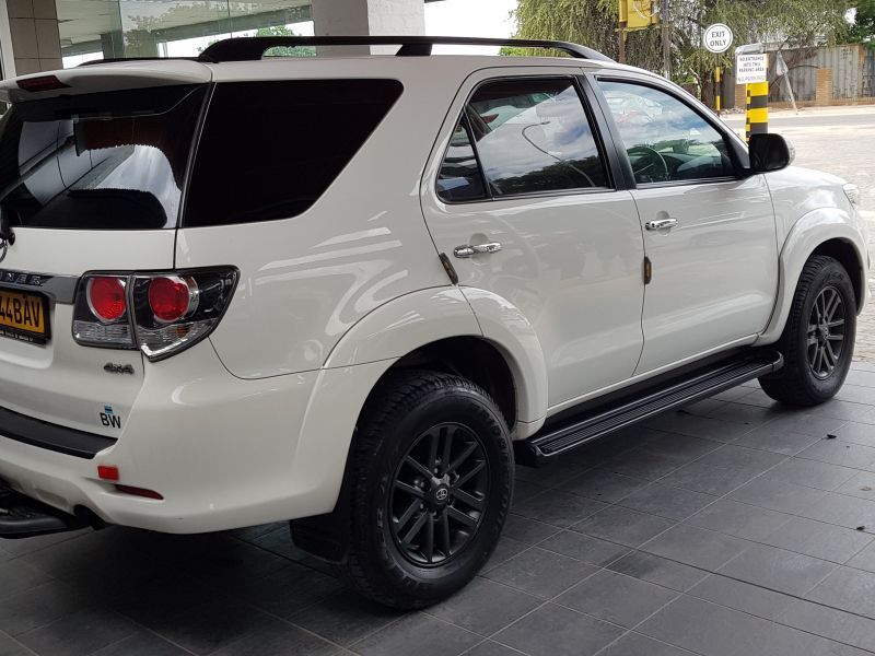 2015 Toyota Fortuner 3.0 D4D 4x4 AT for sale | 98 500 Km | Automatic