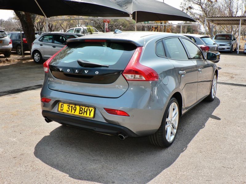 2018 Volvo V40 T3 for sale | 37 800 Km | Automatic transmission - Avis