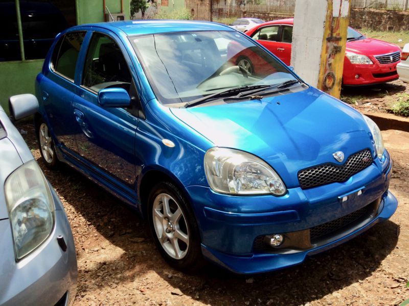 Toyota vitz 2003 год