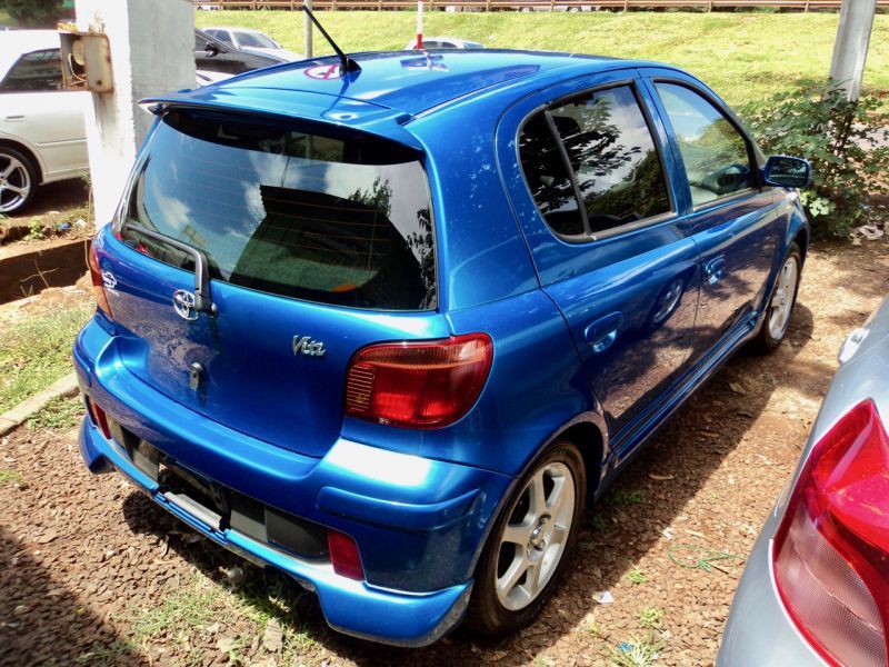 Toyota vitz 2003 год