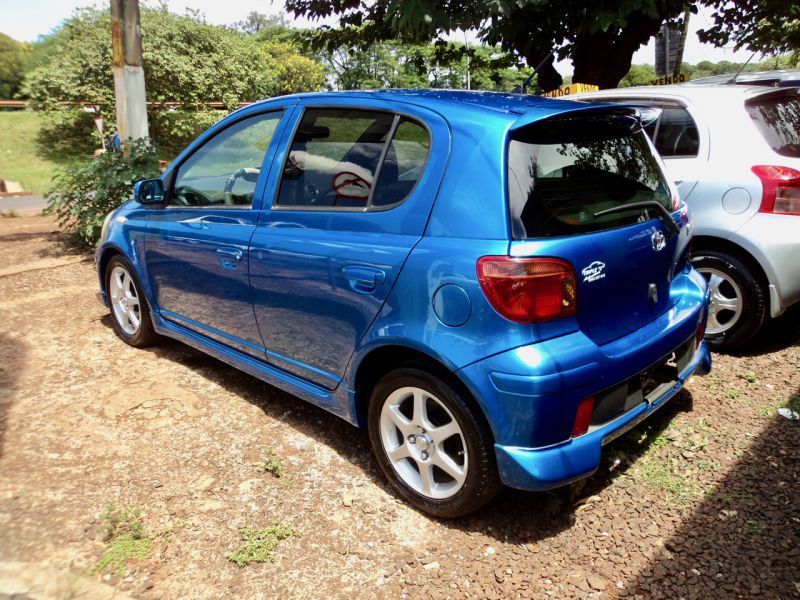 Toyota vitz 2003 год