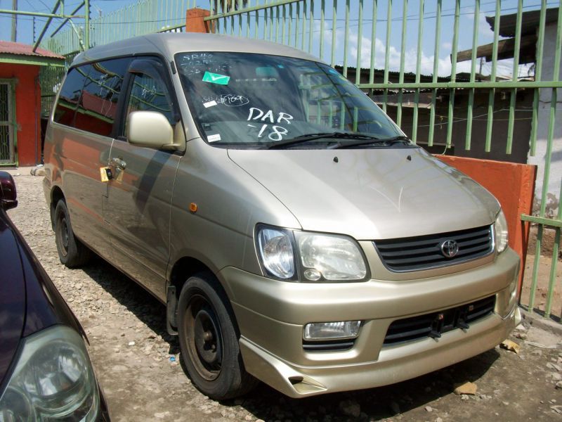 Toyota noah 2001