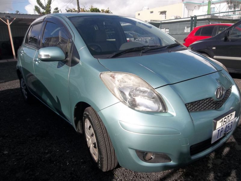 Toyota vitz 2008 год