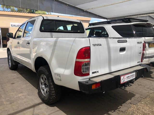 Hilux 2.7. Toyota Hilux 2.7 МКП из ОАЭ. Тойота Хайлюкс 2.5 2015 на дроме. Тойота Хайлюкс 2.4 ремень.