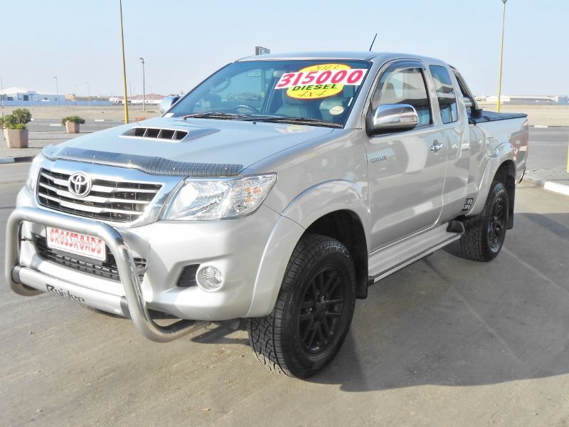 Toyota hilux 2013 года