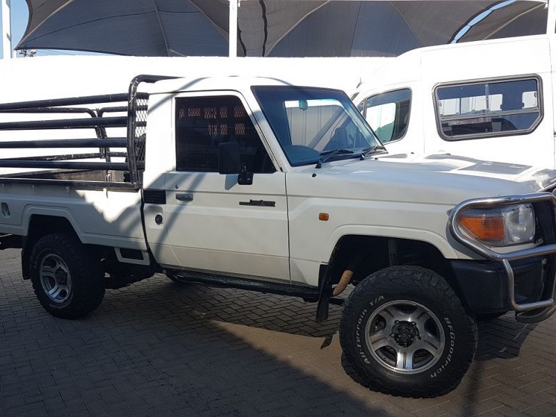 2009 Toyota Land Cruiser 70, 4.2D Bakkie 4x4 for sale | 255 000 Km ...