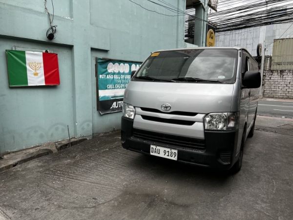 2021 Toyota Hiace Commuter photo