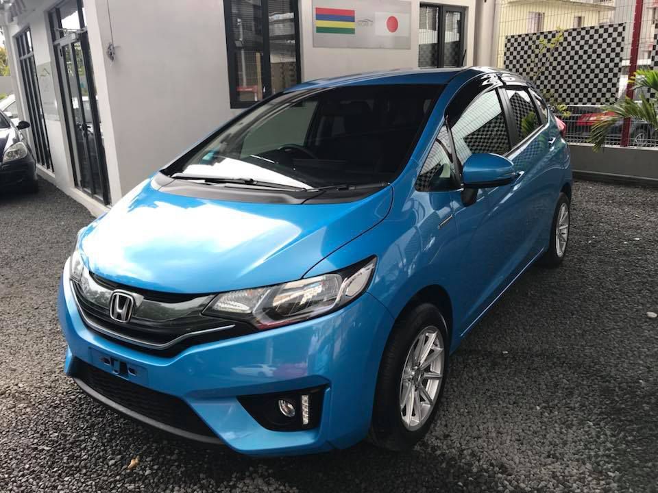 Хонда фит гибрид. Honda Fit Hybrid 2014. Honda Fit 2014 гибрид. Хонда фит 2016 гибрид. Honda Fit Hybrid 2016.