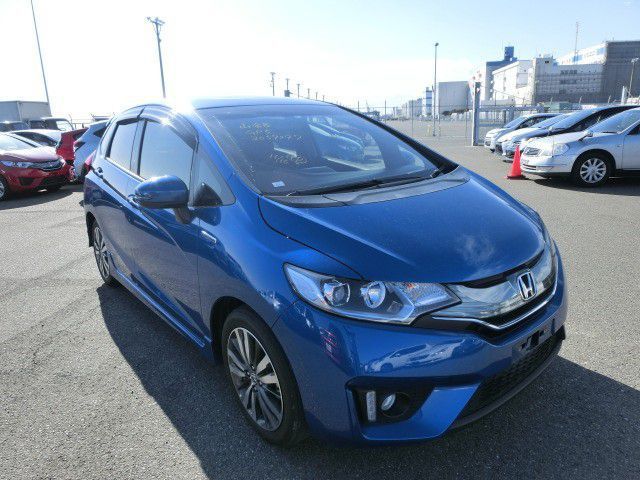 2014 Honda Fit Hybrid Sport Package (RS) for sale | 52 000 ...