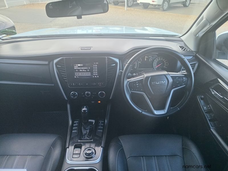 2023 Isuzu MU-X 3.0 LS 4x4 AUTO photo