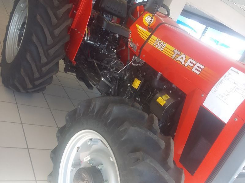 2025 Tafe 7502 DI 4WD pictures