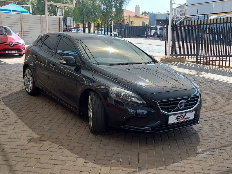 2014 Volvo V40 D2 Excel for sale | 129 000 Km | Manual transmission ...