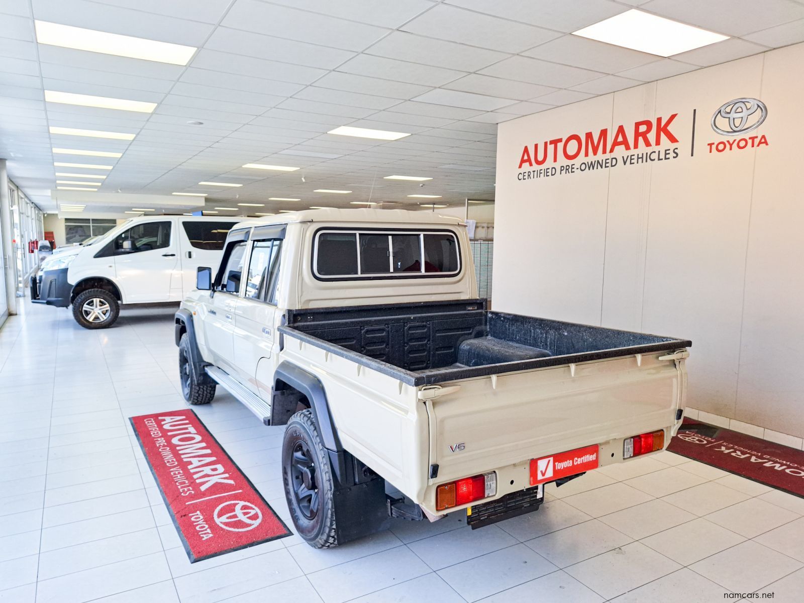 2023 Toyota LC79 DC 4.0 Petrol 4x4 MT photo