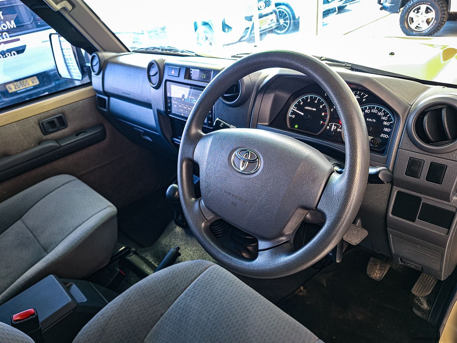 2023 Toyota LC79 DC 4.0 Petrol 4x4 MT photo