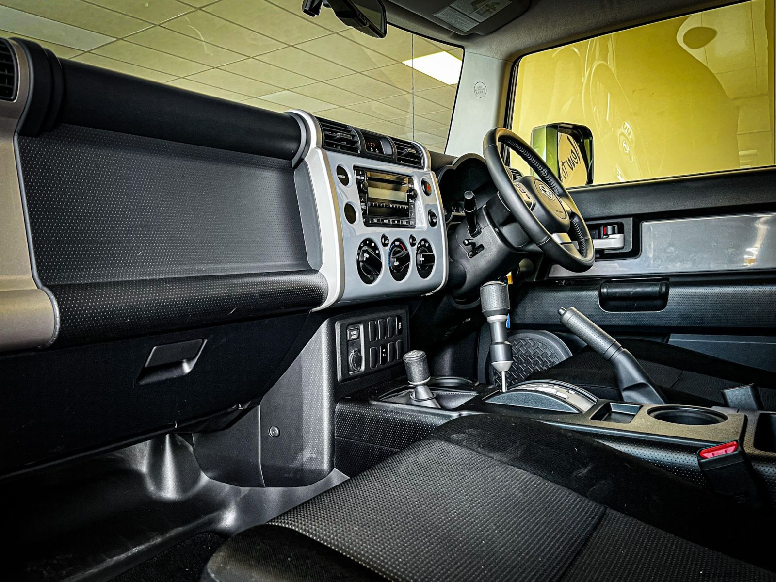 2019 Toyota FJ Cruiser 4.0 V6 AT 4x4 photo