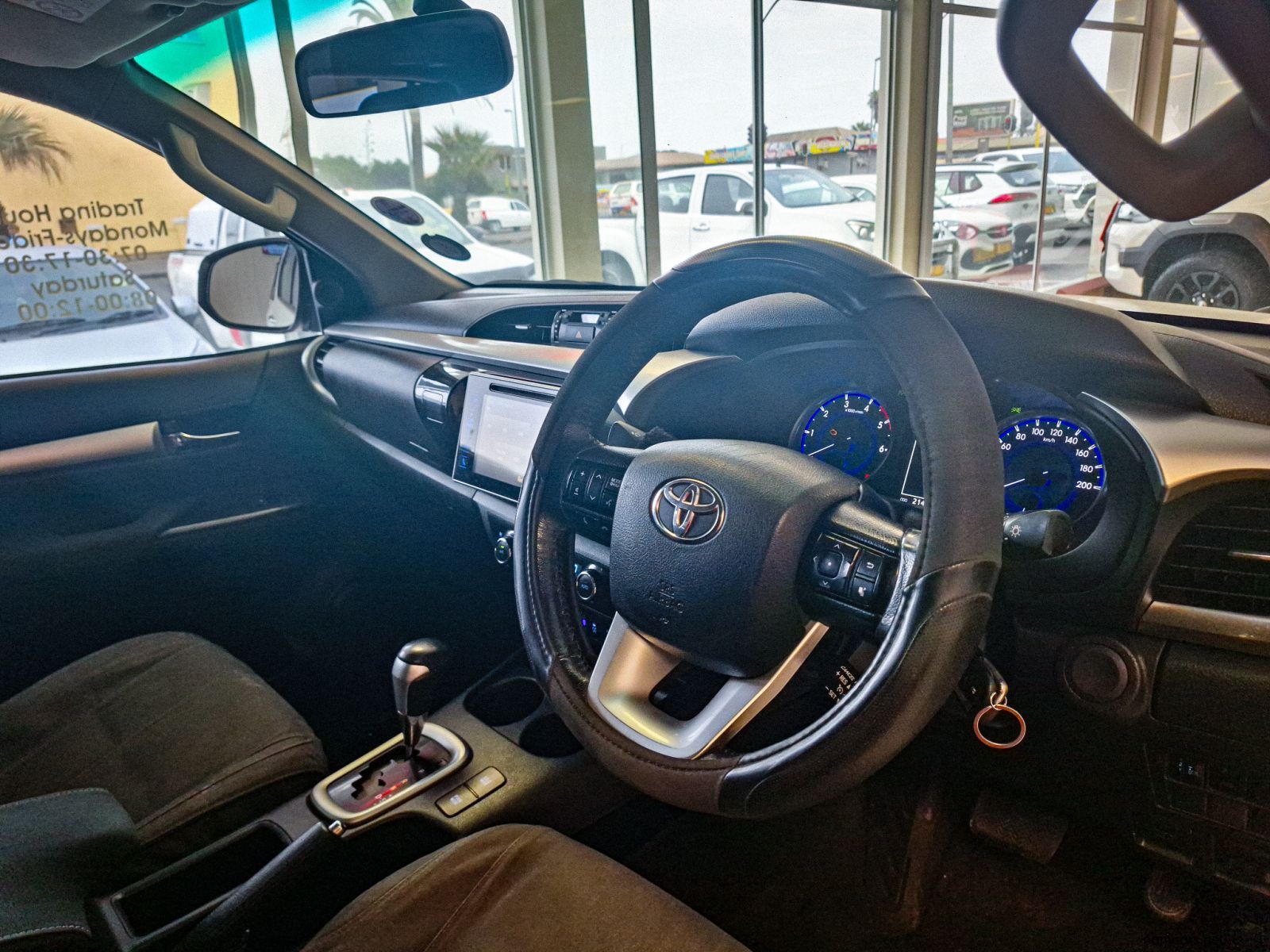 2017 Toyota Hilux Raider 2.8 DC 4x4 AT photo