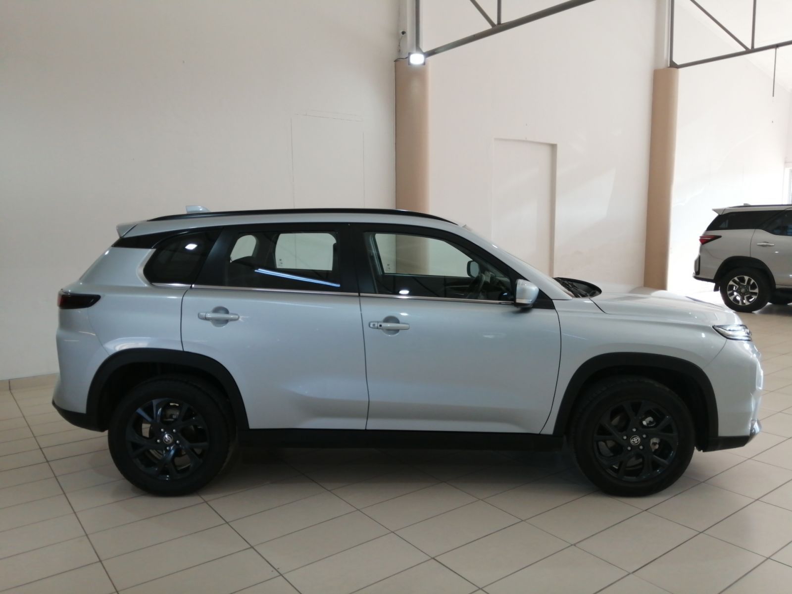 2024 Toyota Urban Cruiser XR A/T photo