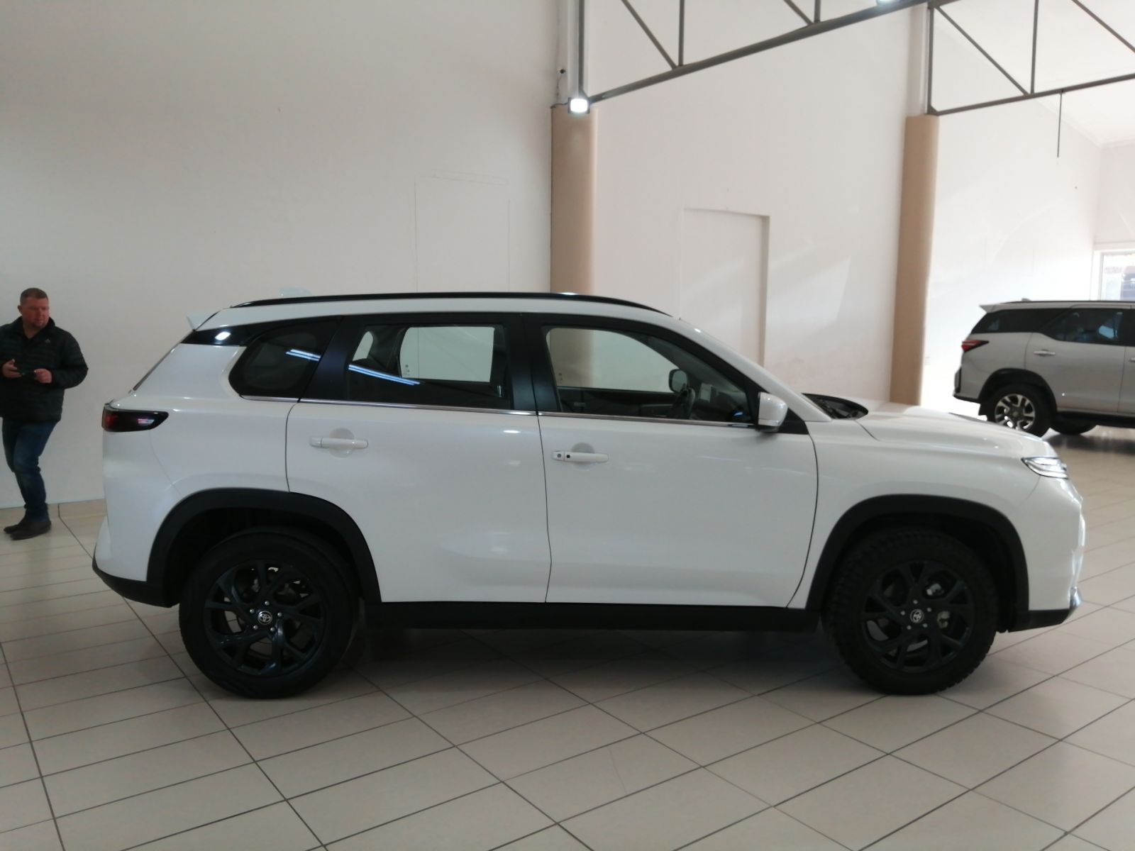 2024 Toyota Urban Cruiser  XR A/T photo