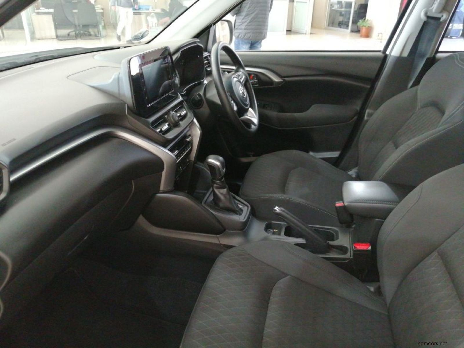 2024 Toyota Urban Cruiser XR A/T photo