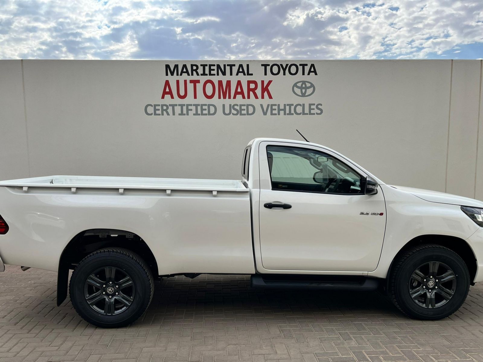 2026 Toyota Hilux SC 2.4GD6 4X2 Raider MT photo