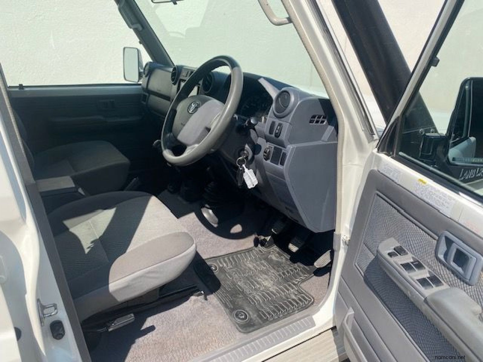 2016 Toyota Land Cruiser 79 4.5d P/u D/c photo