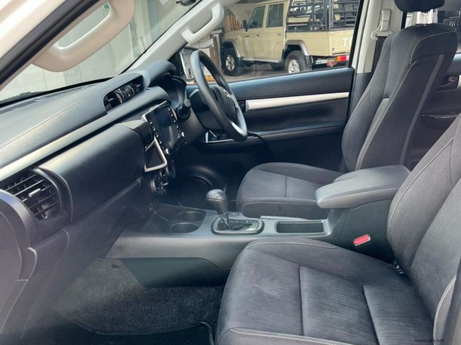 2023 Toyota Hilux Double Cab 2.4GD6 4X4 RAI AT photo