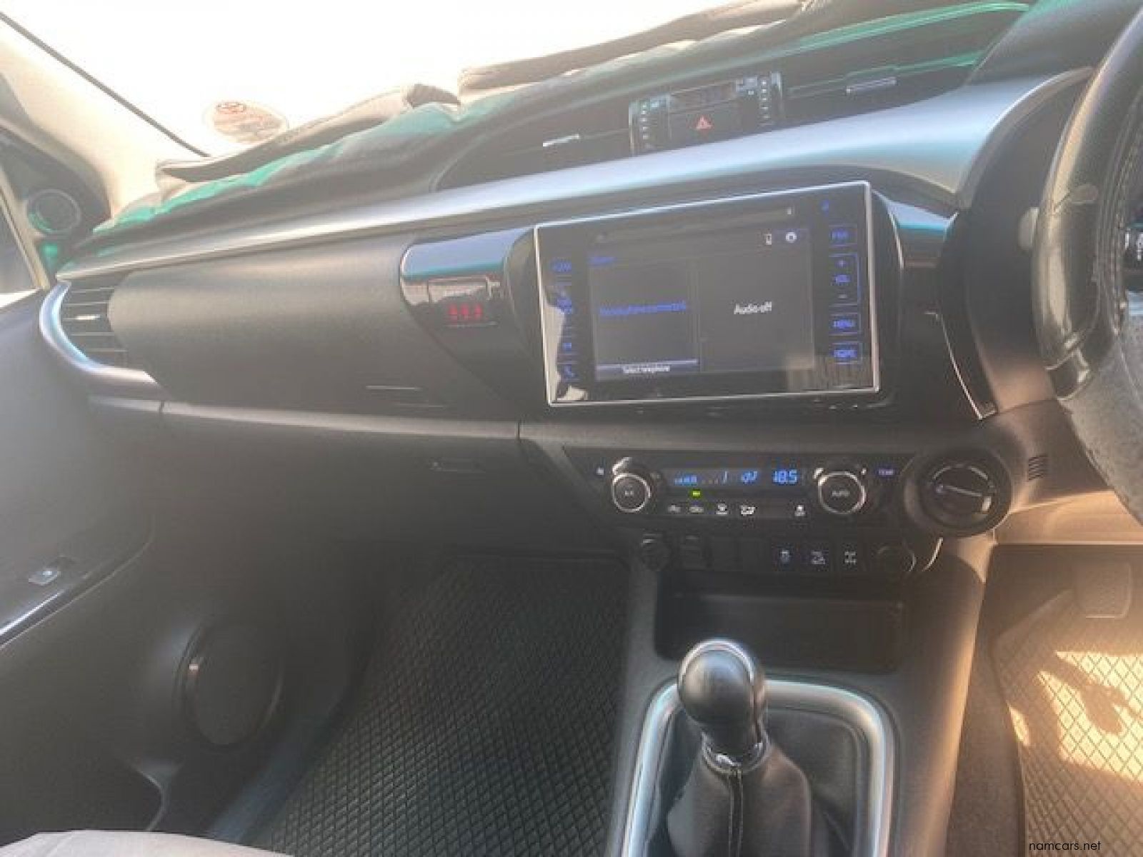 2016 Toyota Hilux 2.8 Gd-6 Raider 4x4 P/u D/c photo