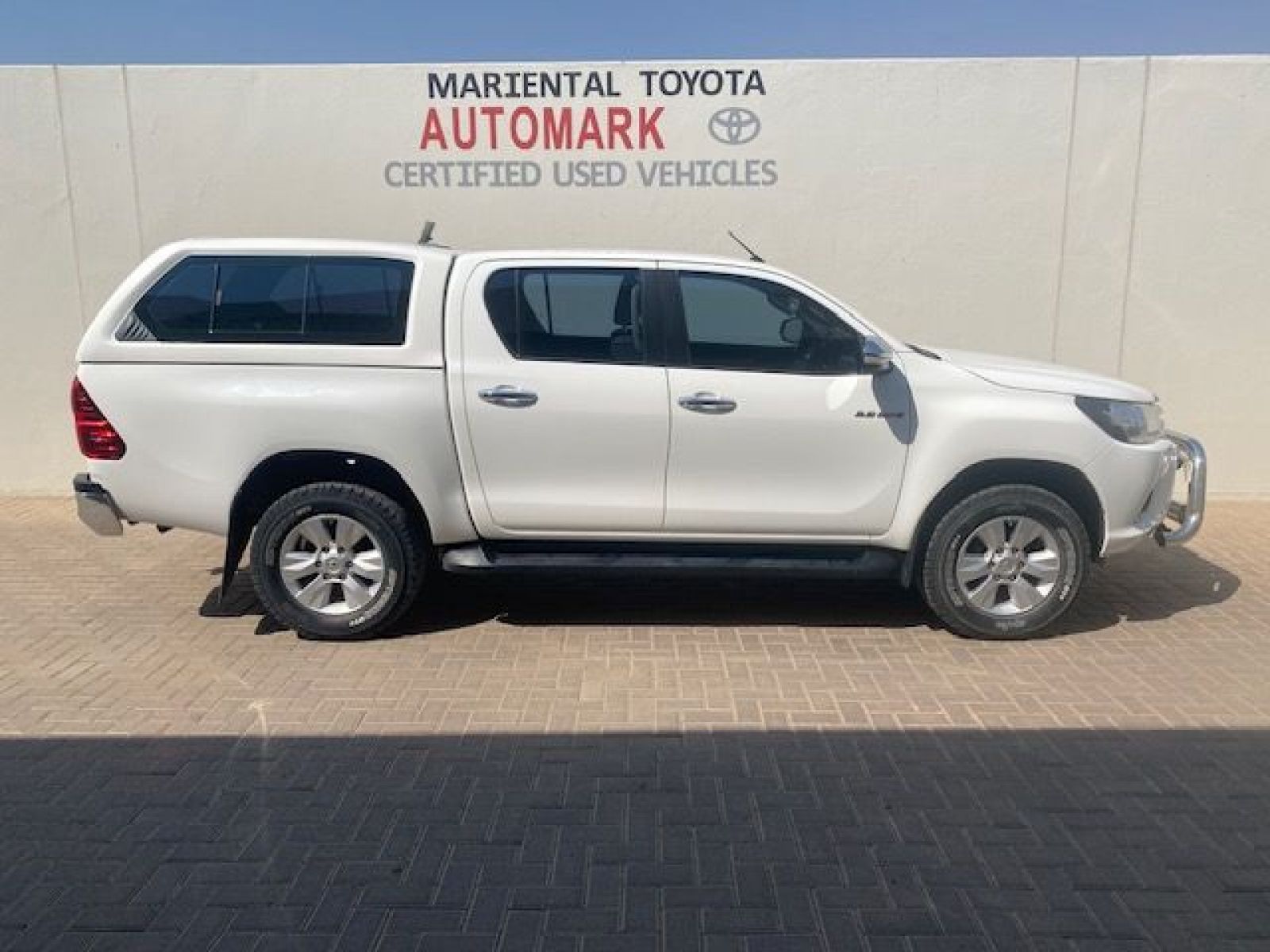 2016 Toyota Hilux 2.8 Gd-6 Raider 4x4 P/u D/c photo